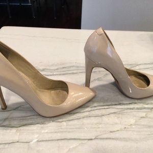 Aldo size 7 tan patent leather pumps
